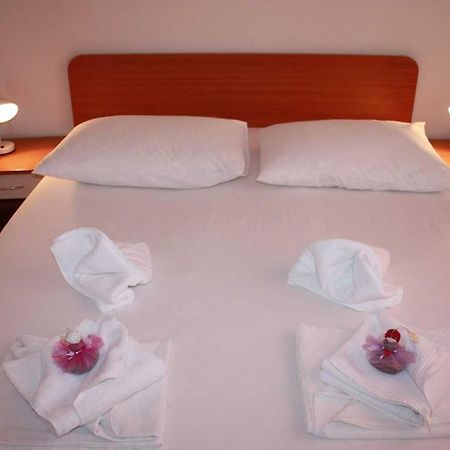 Villa Dvor Apartments Omiš Екстериор снимка