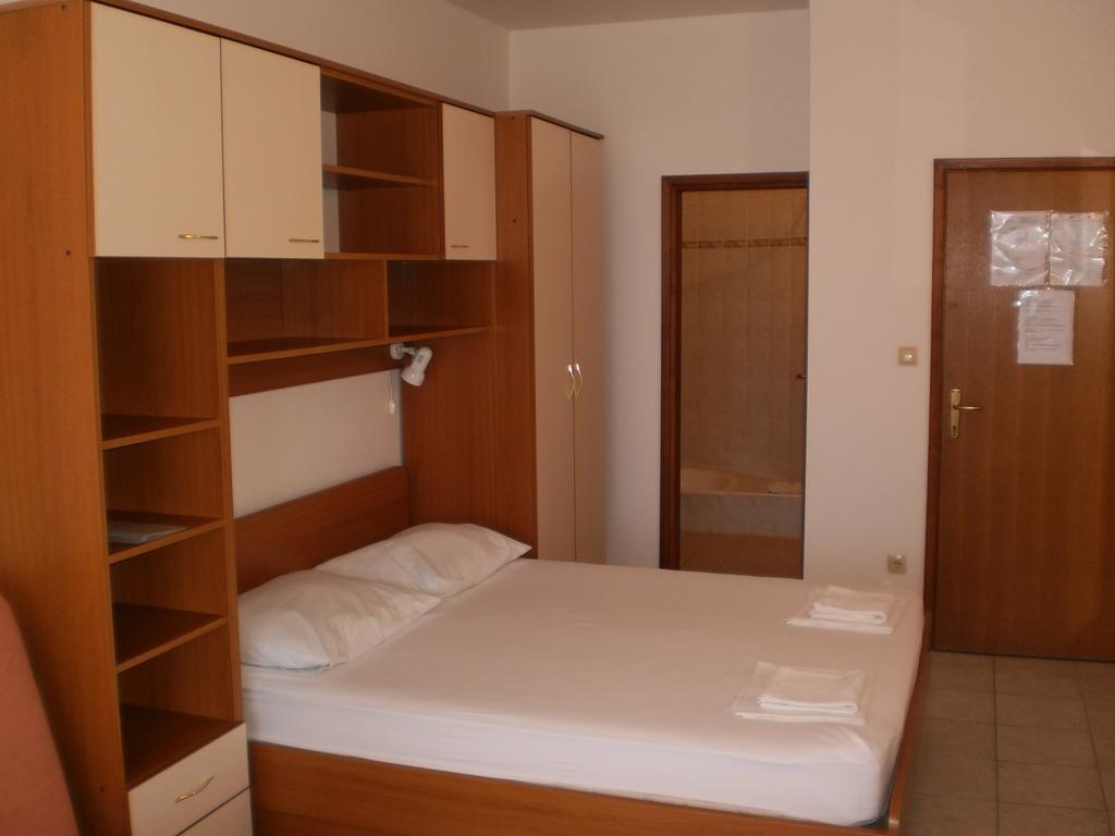 Villa Dvor Apartments Omiš Екстериор снимка