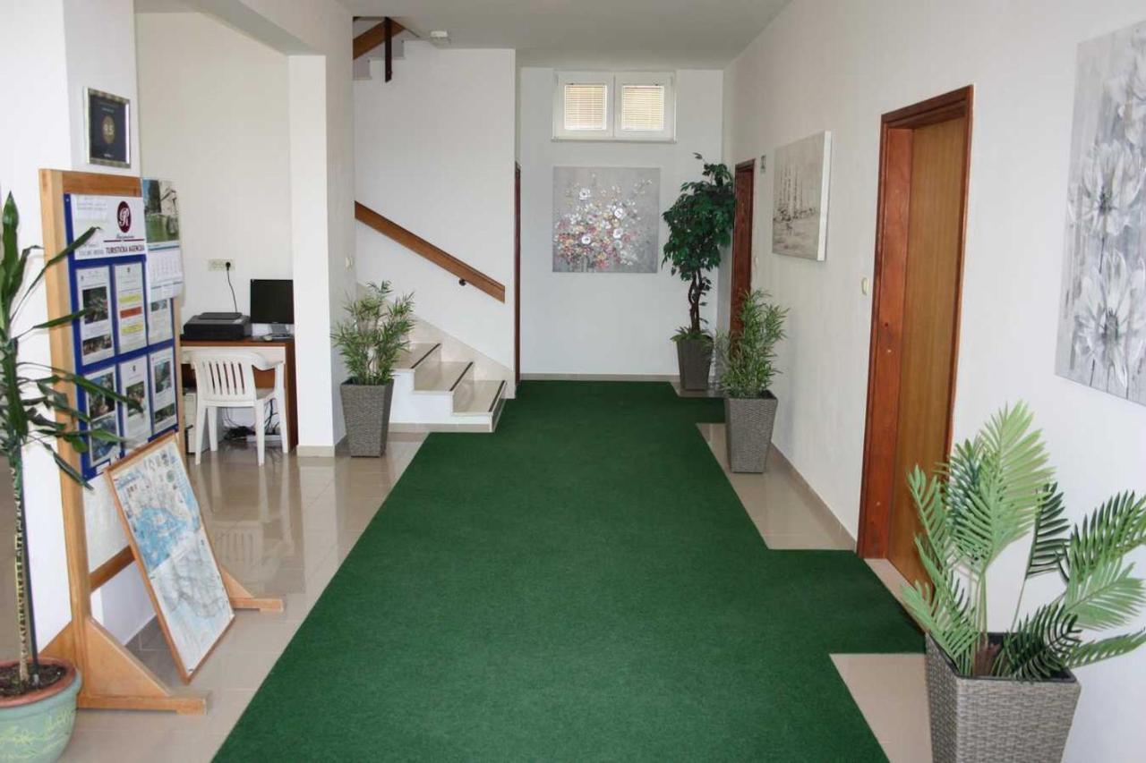 Villa Dvor Apartments Omiš Екстериор снимка
