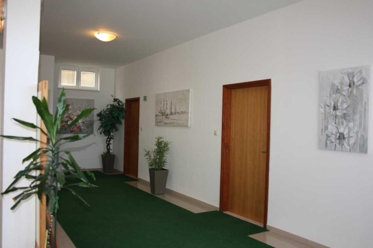 Villa Dvor Apartments Omiš Екстериор снимка
